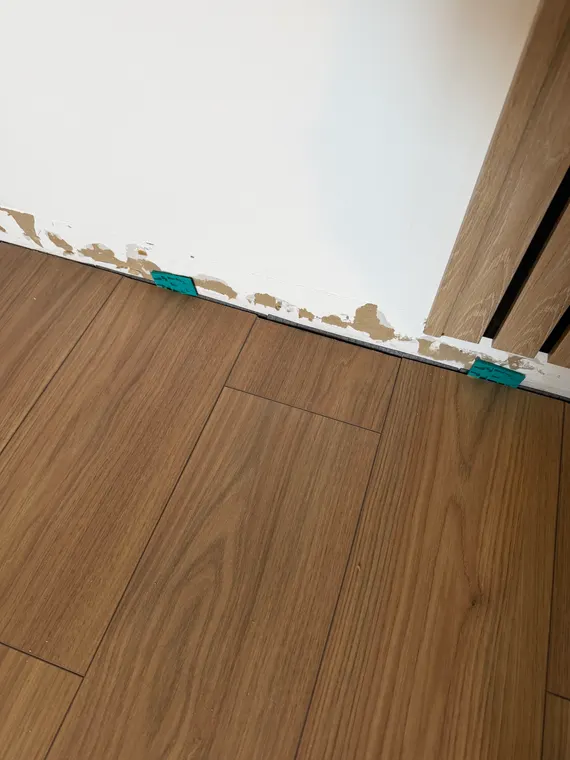 Spacers holding the expansion gap along the wall