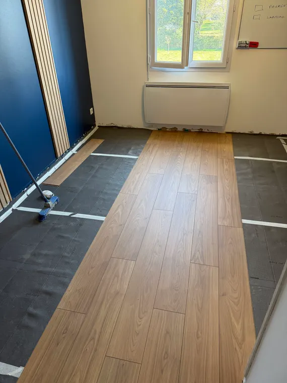 Boards being laid row by row over the underlay